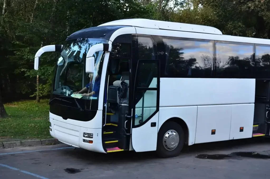 midi coach bus